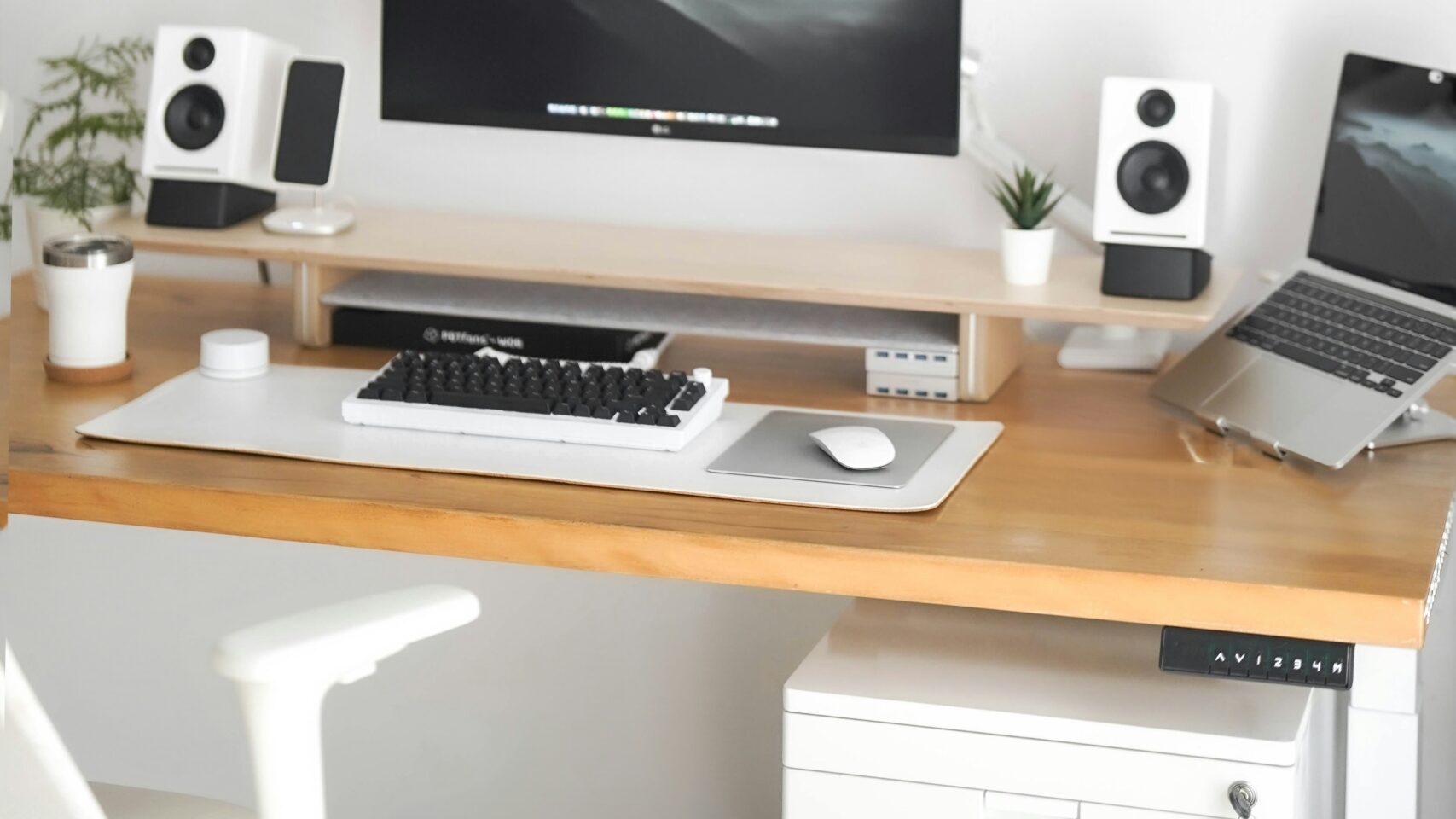 教員のためのICTツール・ガジェット大全|本当に使えるものだけ厳選 20 ifan deviandri qJHfWMKZ7CQ unsplash edited 1